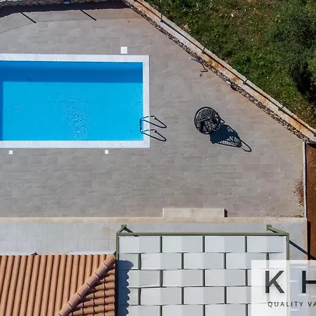 Tania's In Dorizata Village! Villa *